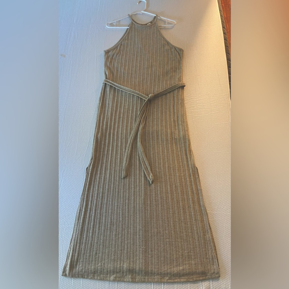 Beige sleeveless sweater dress